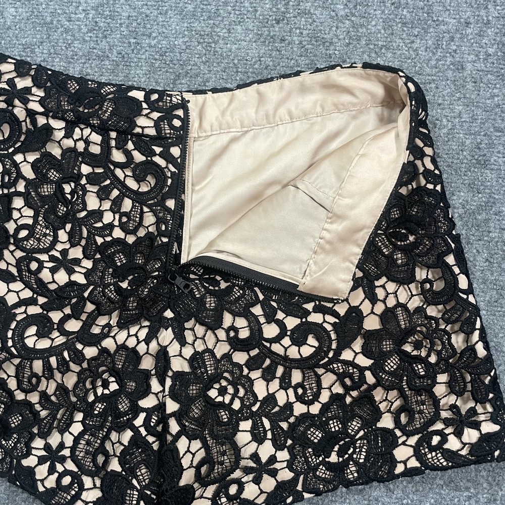 Alice + Olivia Shorts Women Sz 2 Black Lace Lined Hot Pants Festival Booty Short - Picture 3 of 13